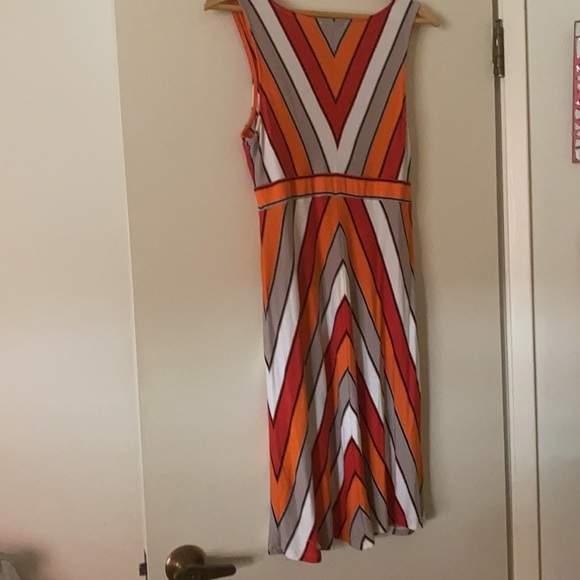 Calvin Klein extremely flattering dress - Picture 3 of 5